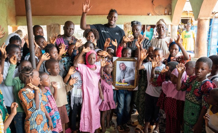 Photo courtesy of CDLi. Credit: Rick Findler Caption: Maro Itoje visiting the Bada community in Lagos, Nigeria. 